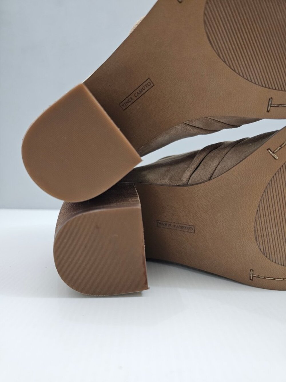 Vince Camuto Ainsley Ankle Bootie Womens 11 Tan Suede Stacked Heel Snip Toe - Picture 13 of 15